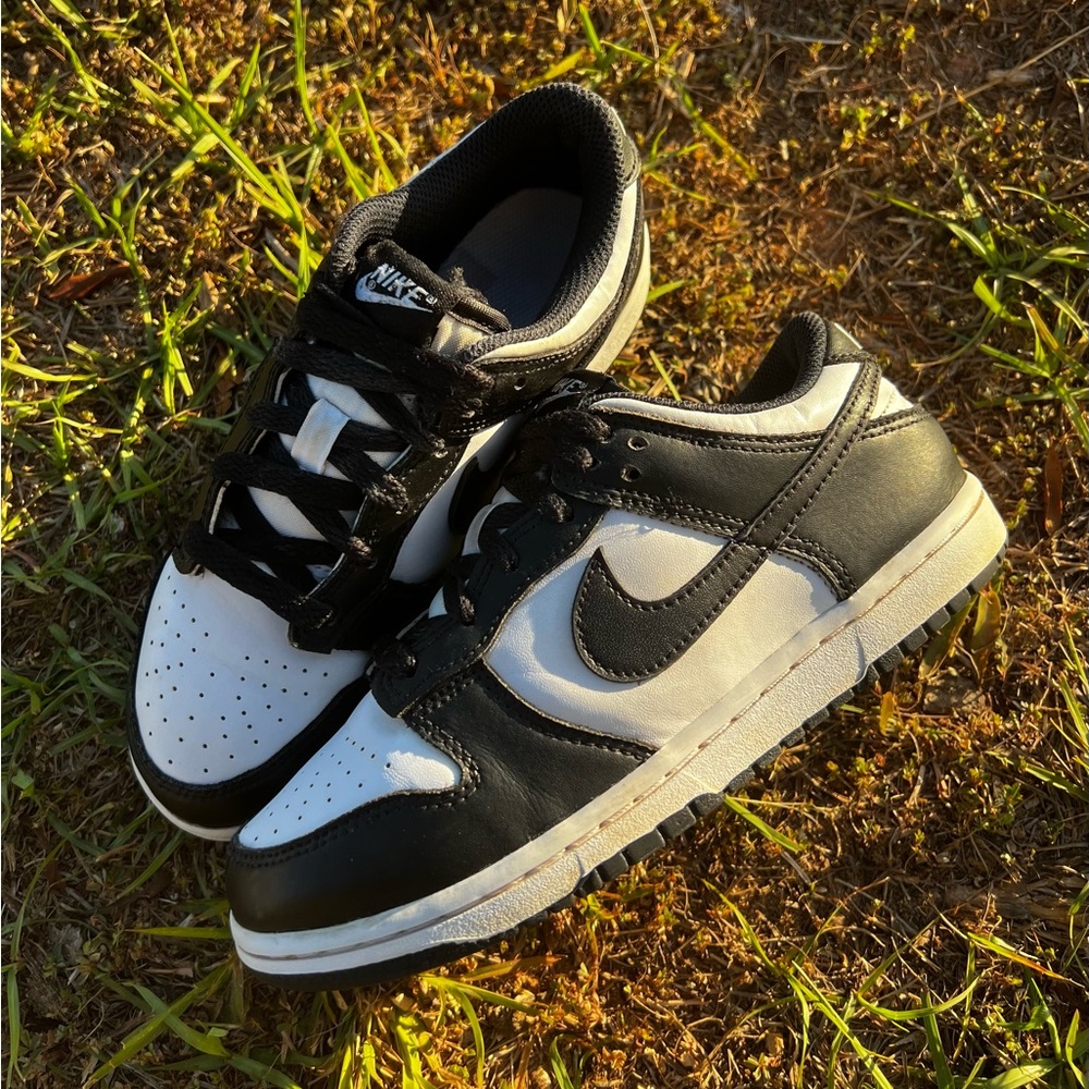 CLEAN Nike size 2 Kids Dunk Low Panda Black White 2024 shoes